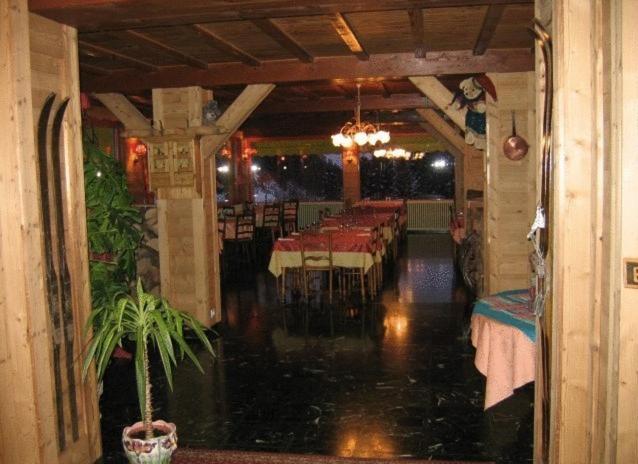 Hotel De La Couronne 미주 외부 사진
